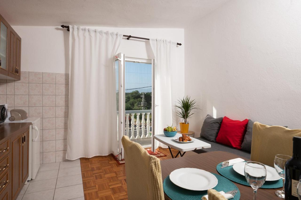 Marina'S Apartments Razanac Bagian luar foto