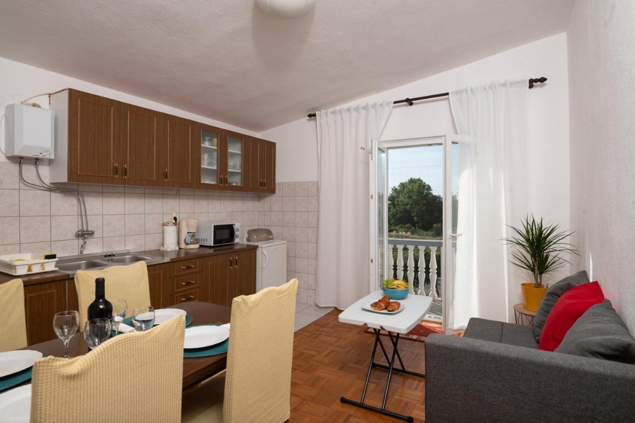 Marina'S Apartments Razanac Bagian luar foto