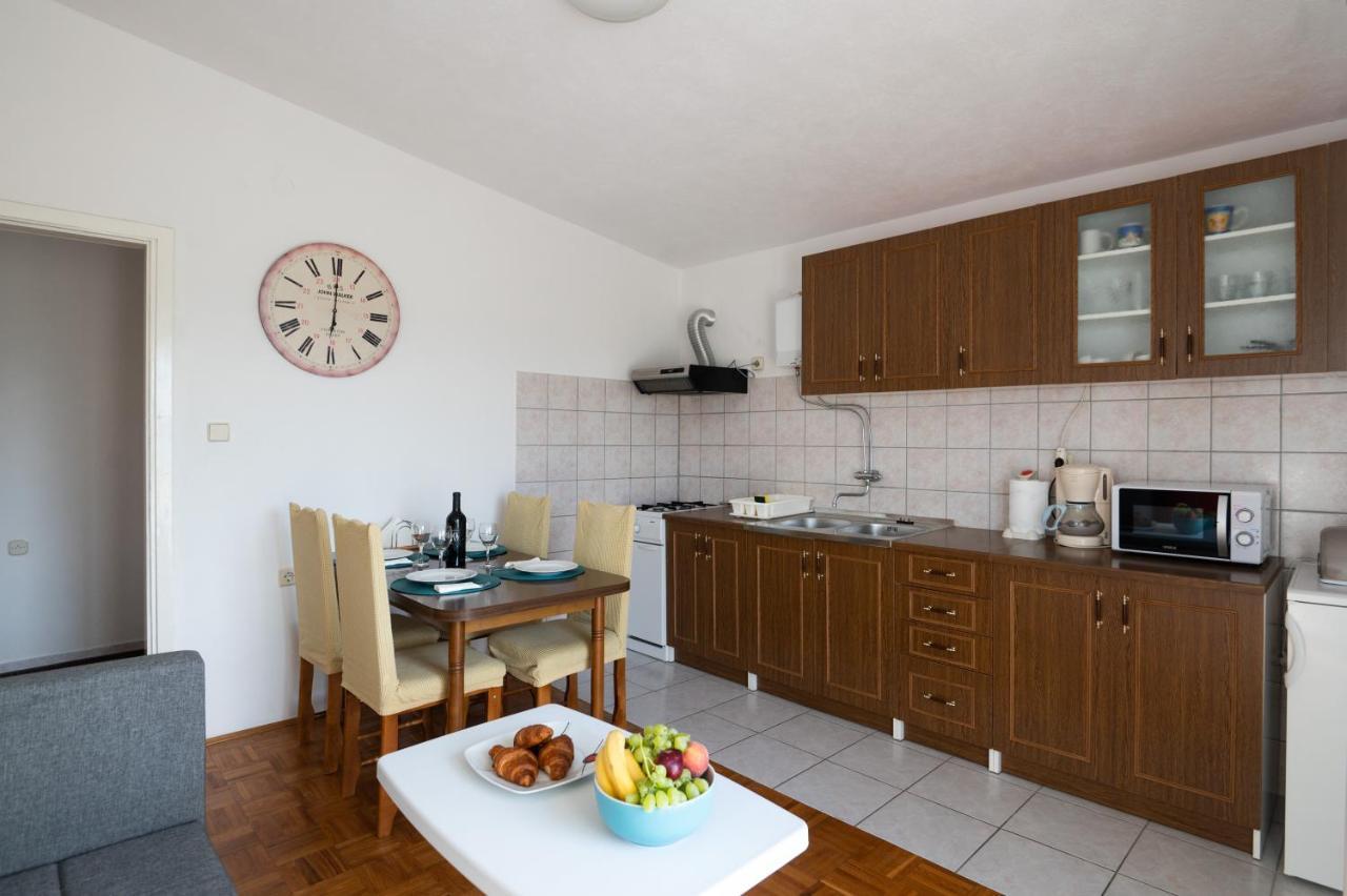 Marina'S Apartments Razanac Bagian luar foto
