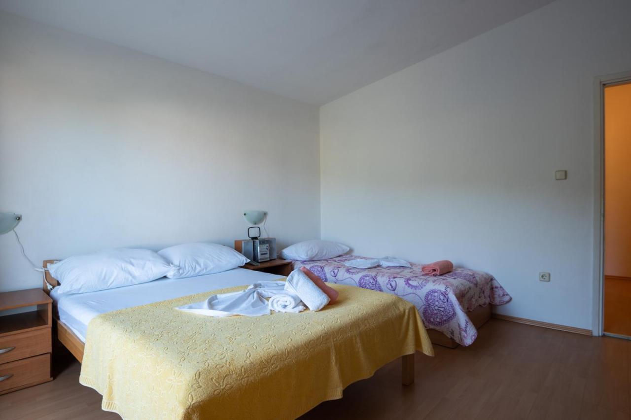 Marina'S Apartments Razanac Bagian luar foto