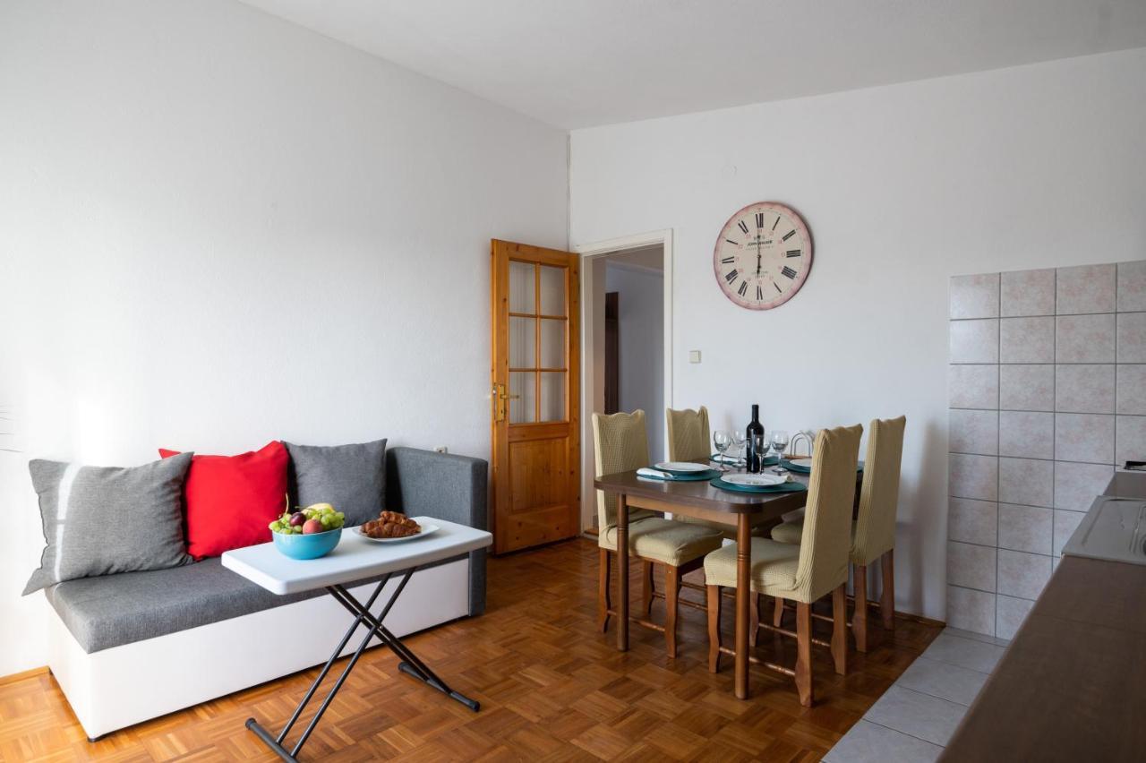 Marina'S Apartments Razanac Bagian luar foto