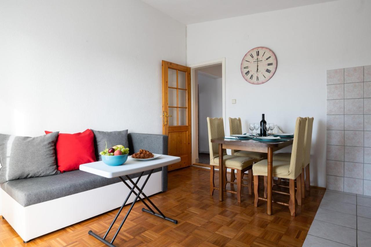 Marina'S Apartments Razanac Bagian luar foto