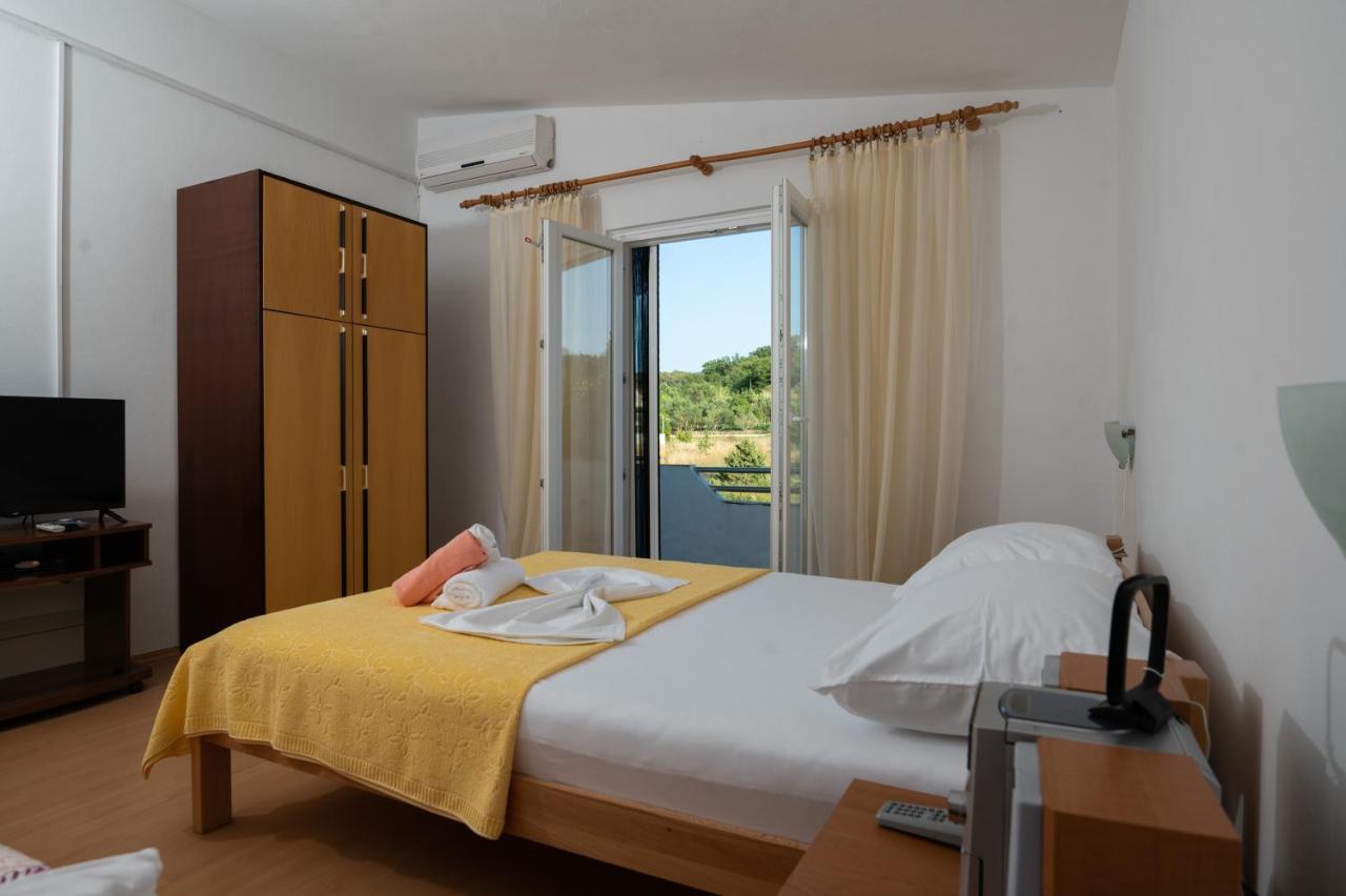 Marina'S Apartments Razanac Bagian luar foto