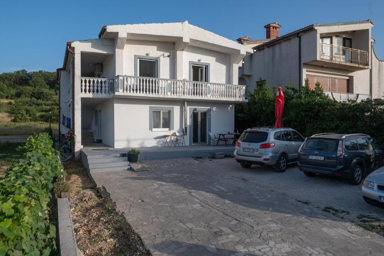 Marina'S Apartments Razanac Bagian luar foto
